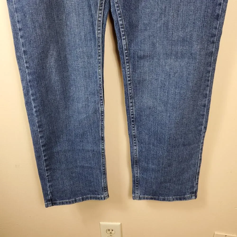 Lee Regular Fit Straight Leg Jeans in a Medium Wash Size 34x30